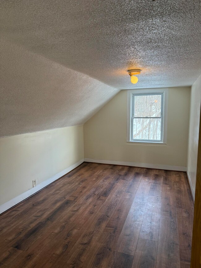 38 Washington St, Claremont, NH 03743 - photo 3