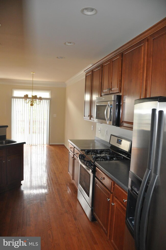 12567 Royal Wolf Place, Fairfax, VA 22030 - photo 7