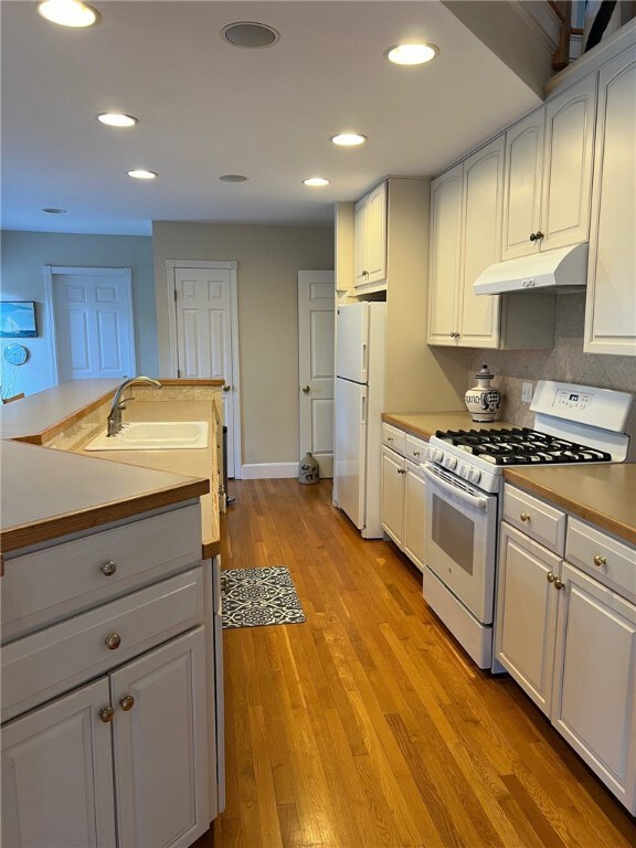 611 Wolcott Ave, Middletown, RI 02842 - photo 7