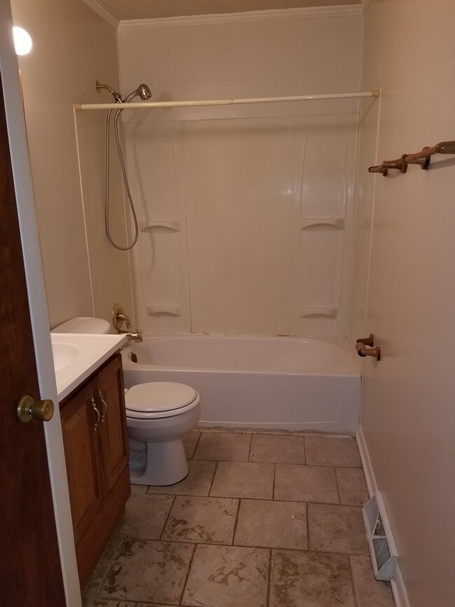 204 Harding Ave, Waukegan, IL 60085 - photo 5