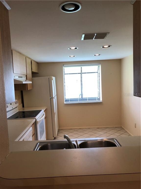 3411 Stonehaven Ct E unit A, Palm Harbor, FL 34684 - photo 6