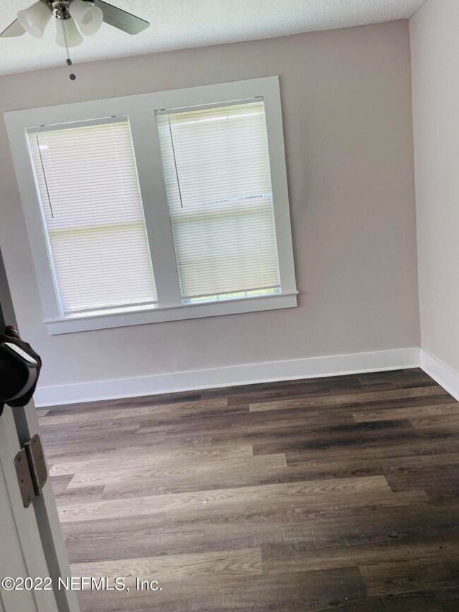 0262A103-8257-4A75-A24C-00EA69F9F2F1