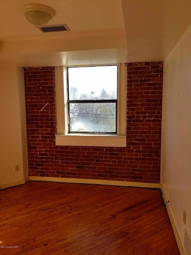 633 Mckinley St unit 204, Hazleton, PA 18201 - photo 7