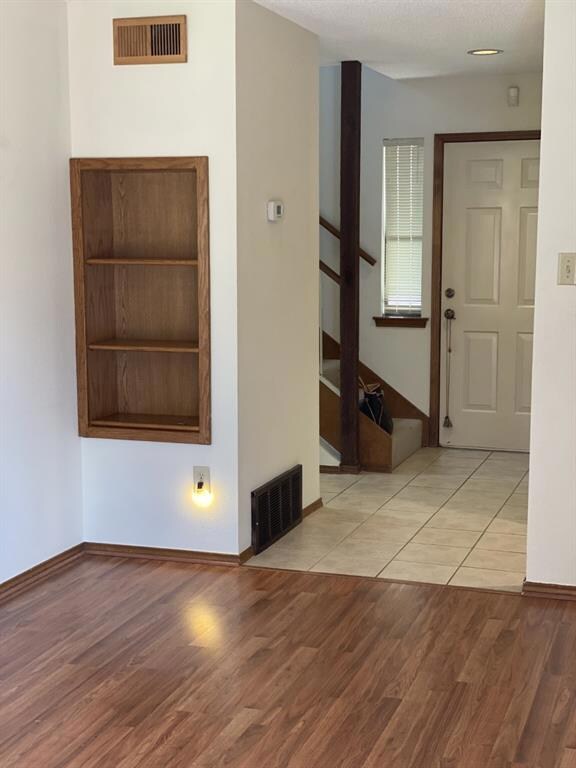 8 Meadow Ln, Bedford, TX 76021 - photo 4