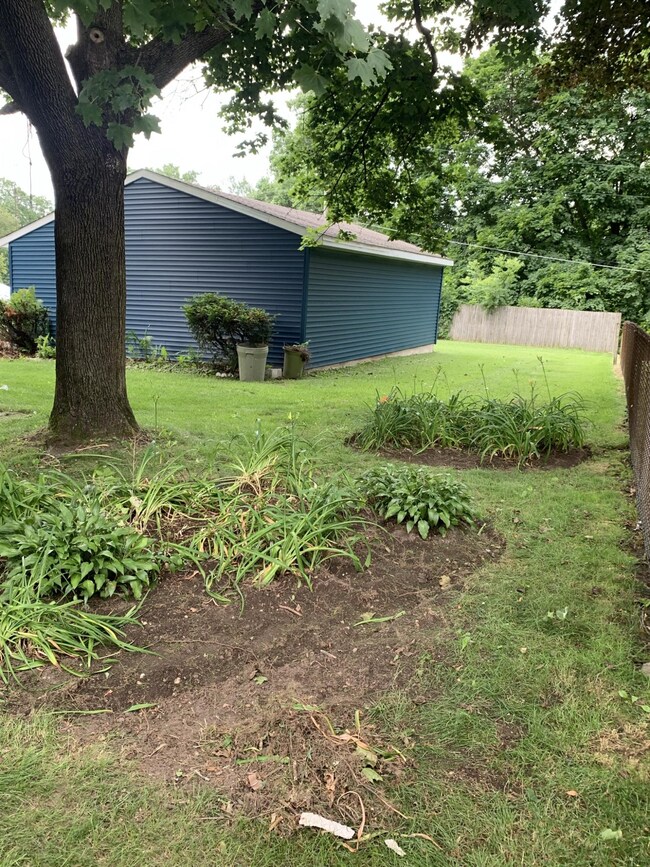 108 W South St, Sturgis, MI 49091 - photo 5