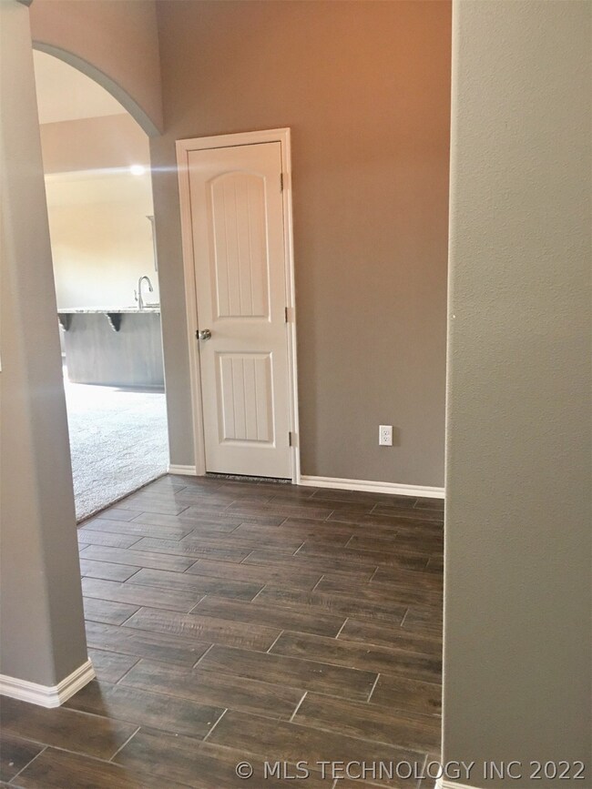 14161 S 270th Ave E, Coweta, OK 74429 - photo 4