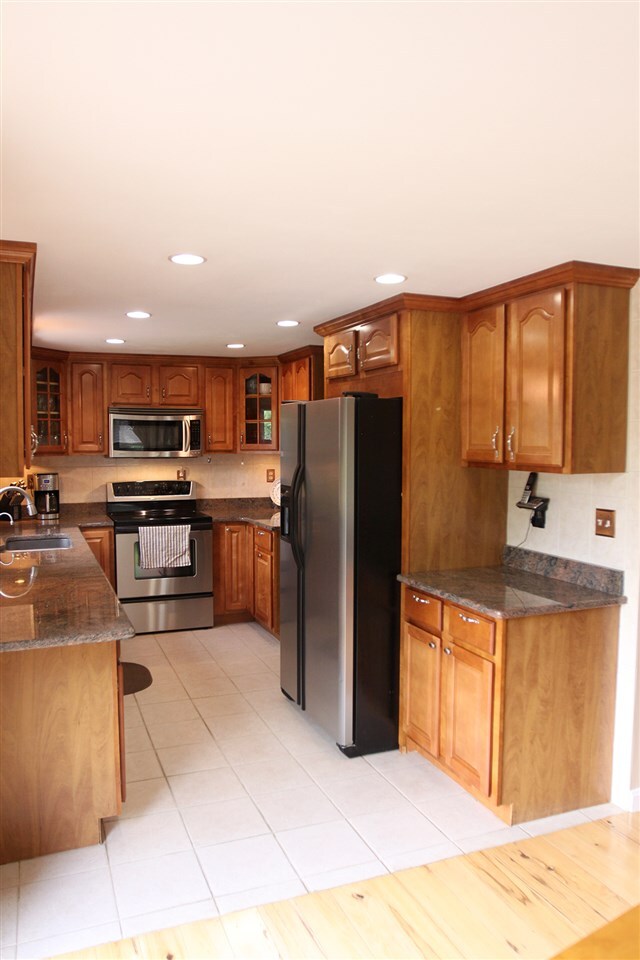 41 Beechwood Rd unit B, Hudson, NH 03051 - photo 7