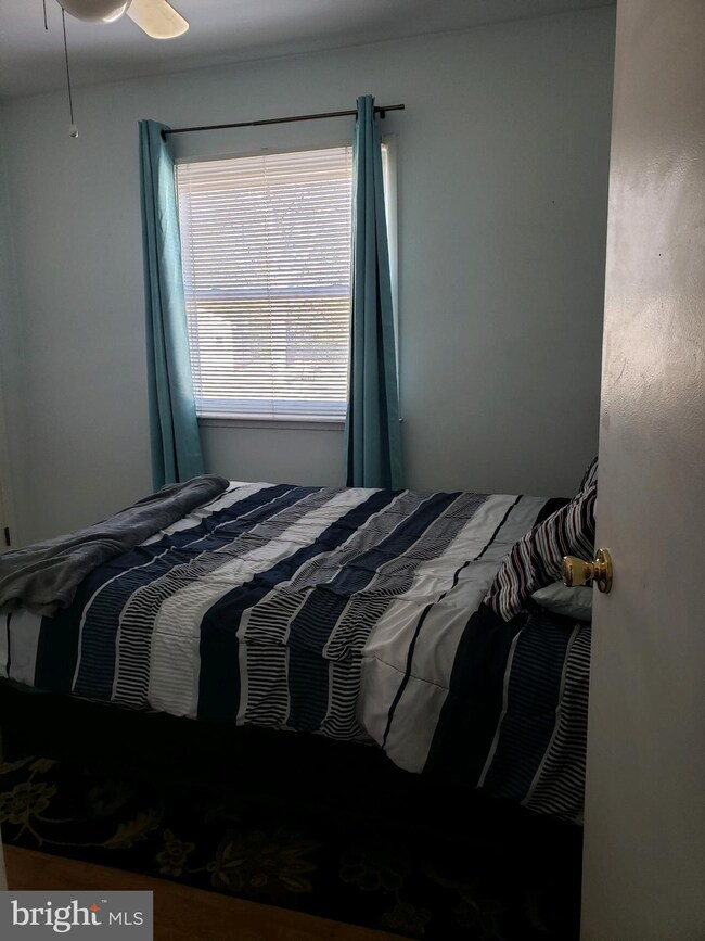 115 Lambert Dr, Manassas Park, VA 20111 - photo 5