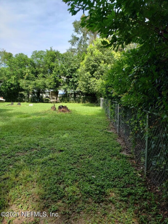 Yard fenced Lk City Shelby