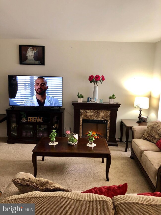 8311 Duck Hawk Way unit 70, Lorton, VA 22079 - photo 6