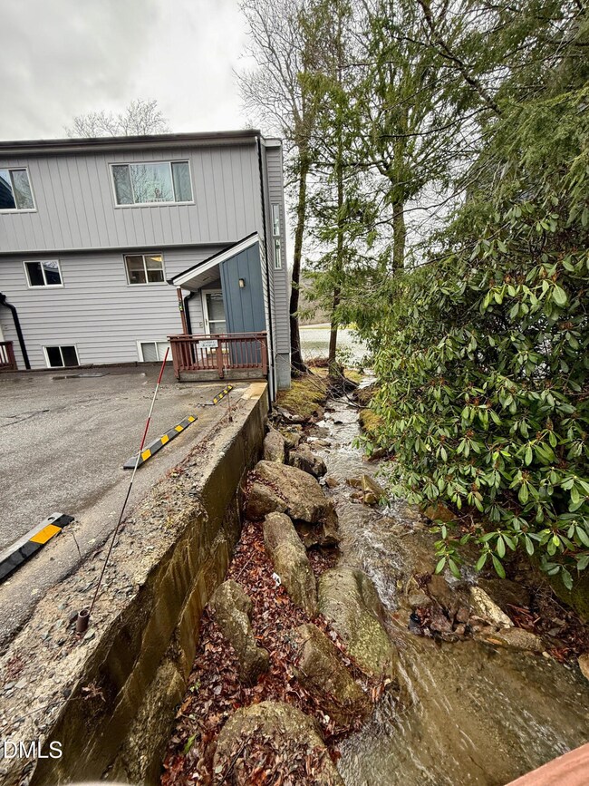 1040 Sugar Mountain Dr unit B-14, Sugar Mountain, NC 28604 - photo 3