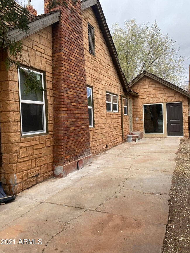 620 W Maple St, Winslow, AZ 86047 - photo 3