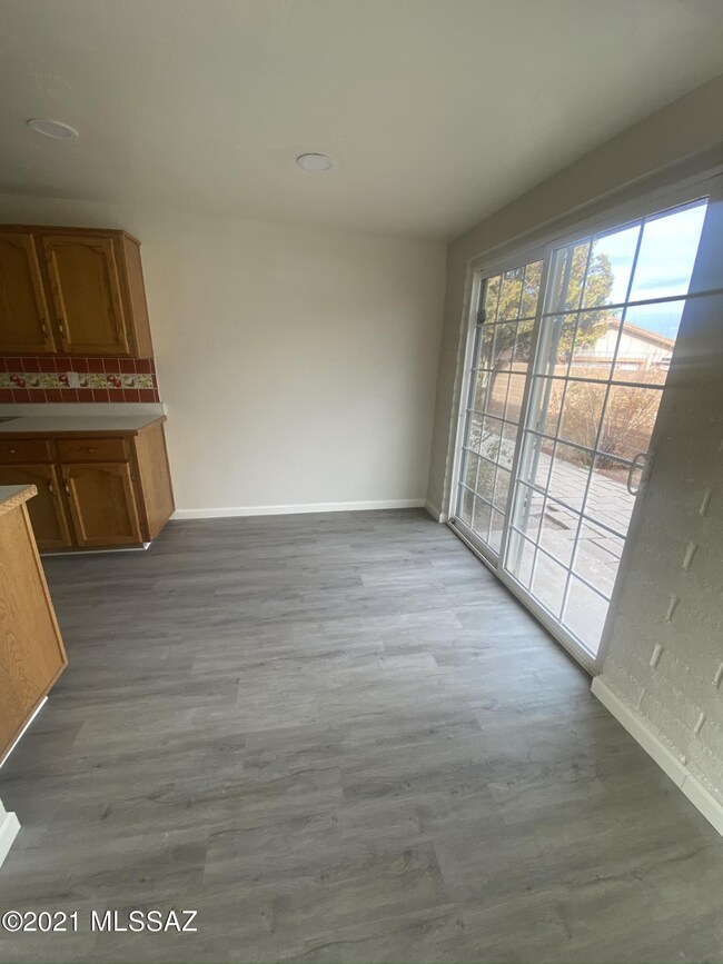 8145 E Nicaragua Dr, Tucson, AZ 85730 - photo 6
