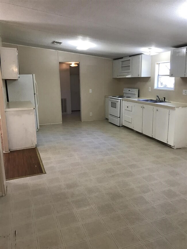 14 Greenlea Cir, Crawfordville, FL 32327 - photo 5