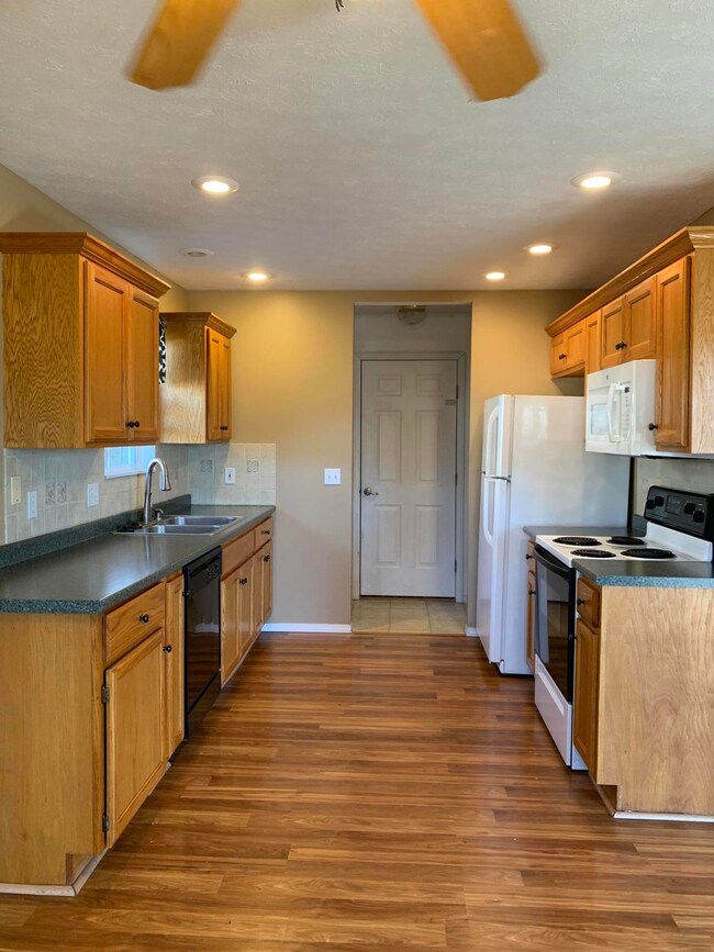 408 W Chestnut Rd, Nixa, MO 65714 - photo 5