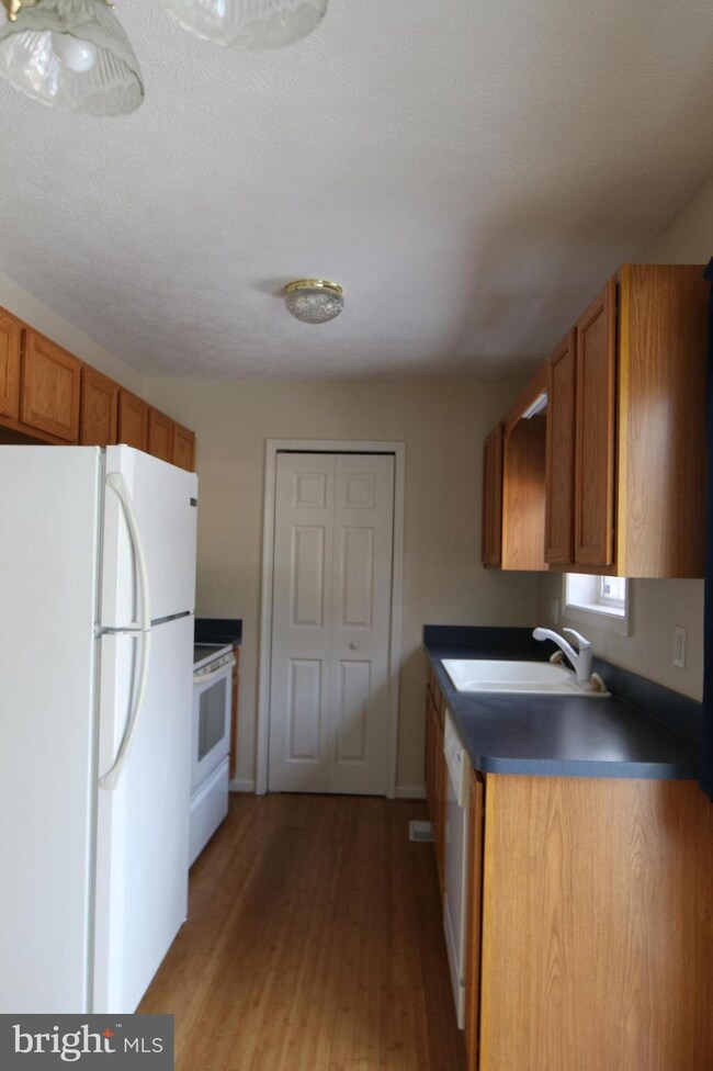 259 Longwood Dr, Bunker Hill, WV 25413 - photo 2