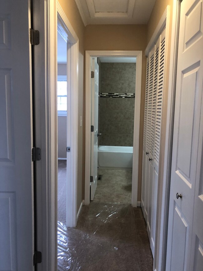 71 Sparrow Rd, Carpentersville, IL 60110 - photo 4