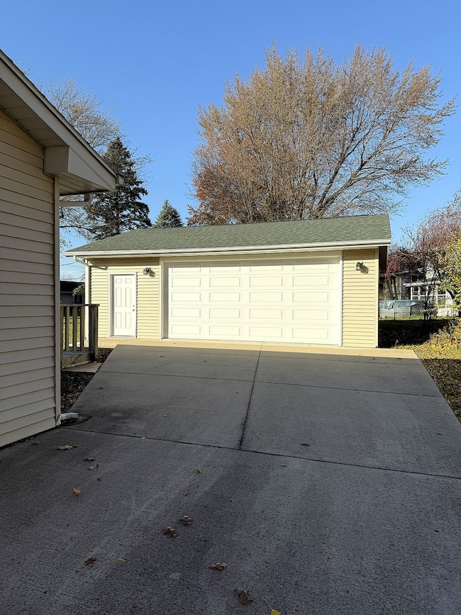 419 Ferris St, Dixon, IL 61021 - photo 3