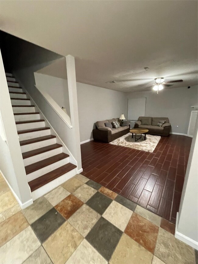 17158 Summer Hollow Dr, Sugar Land, TX 77498 - photo 3