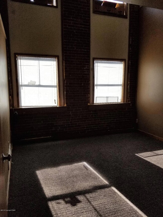 633 Mckinley St unit 102, Hazleton, PA 18201 - photo 6