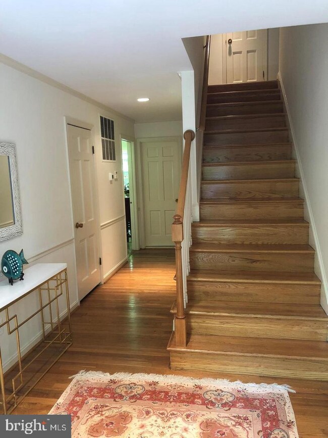 8512 Horseshoe Ln, Potomac, MD 20854 - photo 3