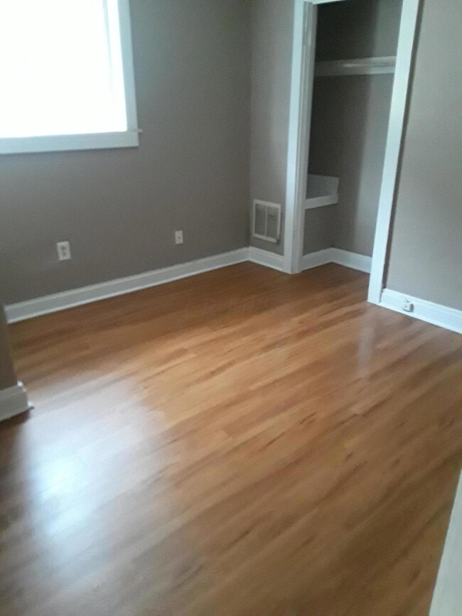 1273 N 6th St, Columbus, OH 43201 - photo 6