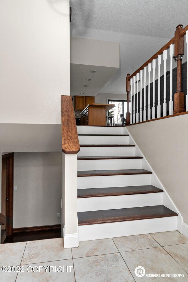 LARGE ENTRYWAY