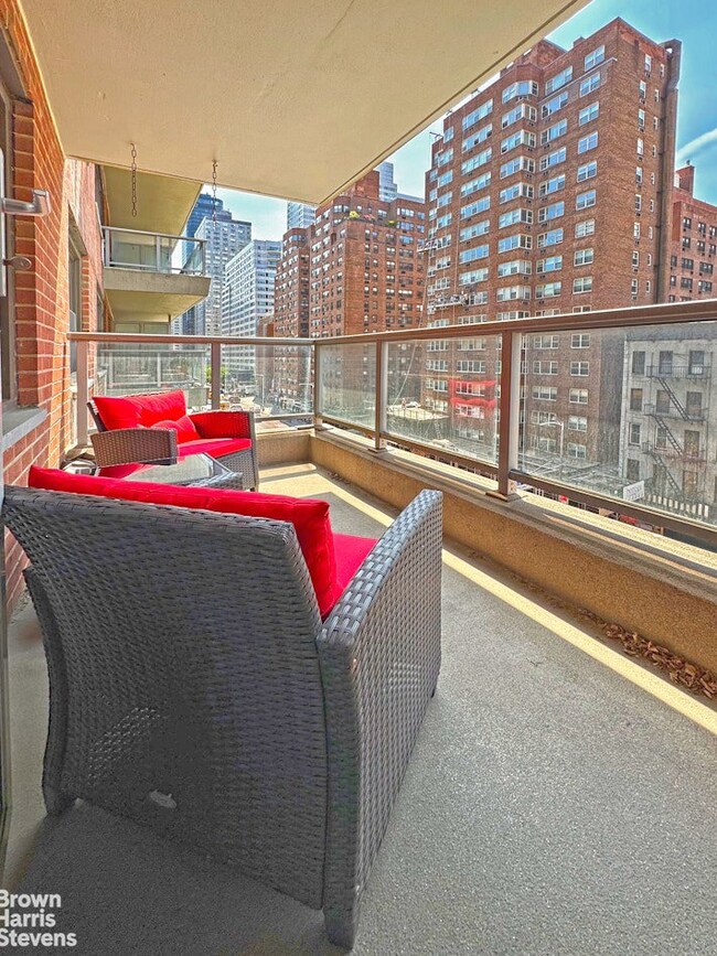 300 E 71st St unit 6M, New York, NY 10021 - photo 3