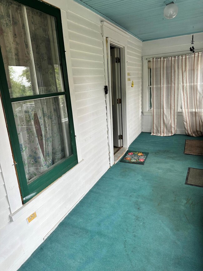 Mapleton Enclosed Porch 1