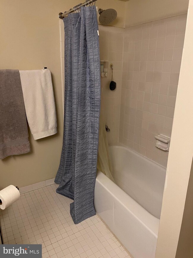 442 Girard St unit 202, Gaithersburg, MD 20877 - photo 6