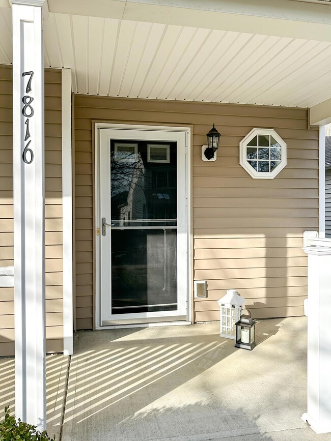7816 Chickroy-38