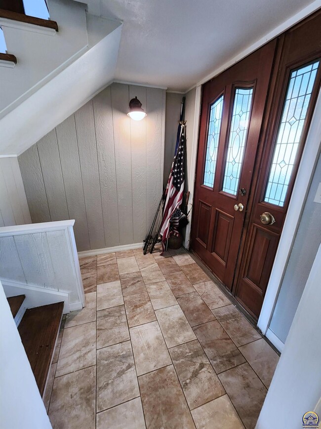 2504 SW Granthurst Ave, Topeka, KS 66611 - photo 2