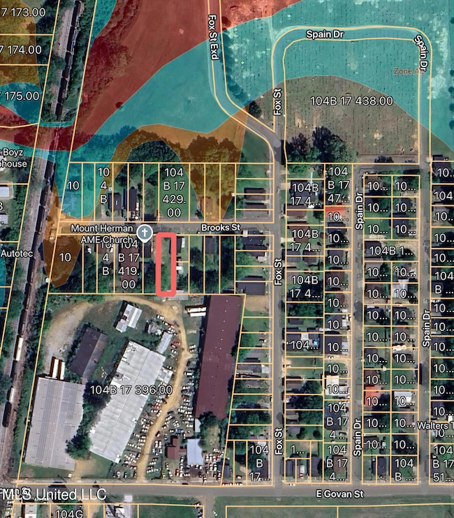 611 Brooks St, Grenada, MS 38901 - photo 2