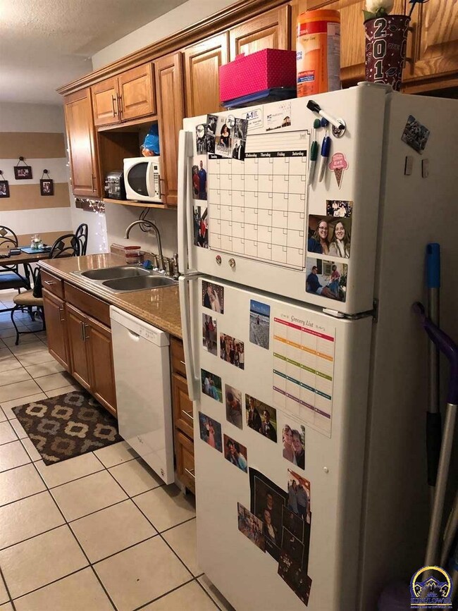 1612 SW 72nd Place, Topeka, KS 66619 - photo 6