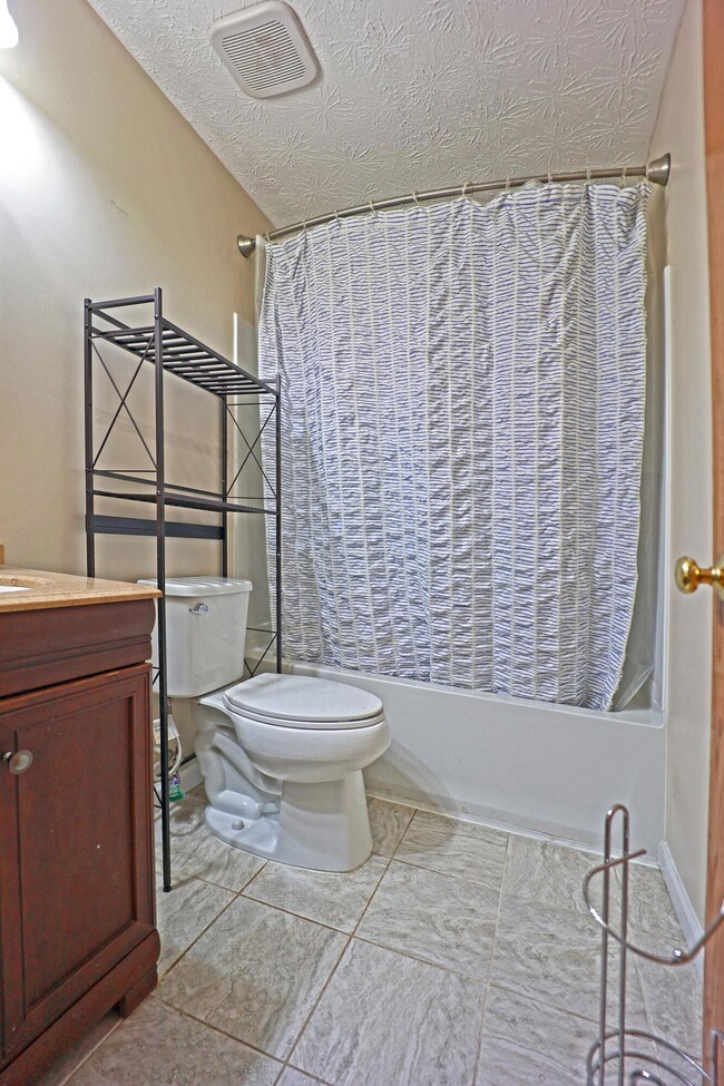 793 Crevis Ln, Columbus, OH 43228 - photo 6