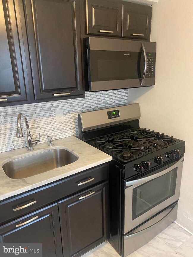 6127 Chinquapin Pkwy unit 1, Baltimore, MD 21239 - photo 5