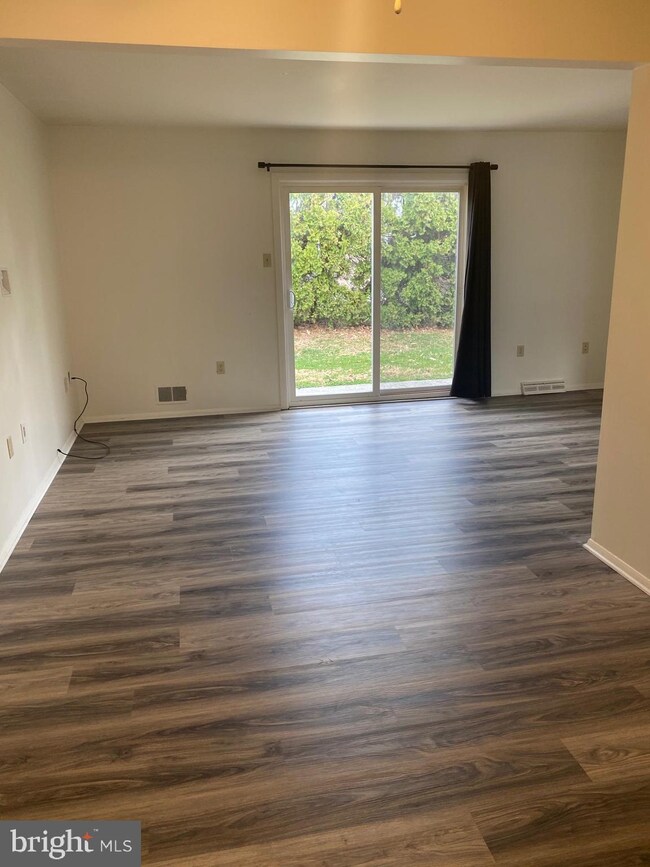 962 E Maple St, Palmyra, PA 17078 - photo 3