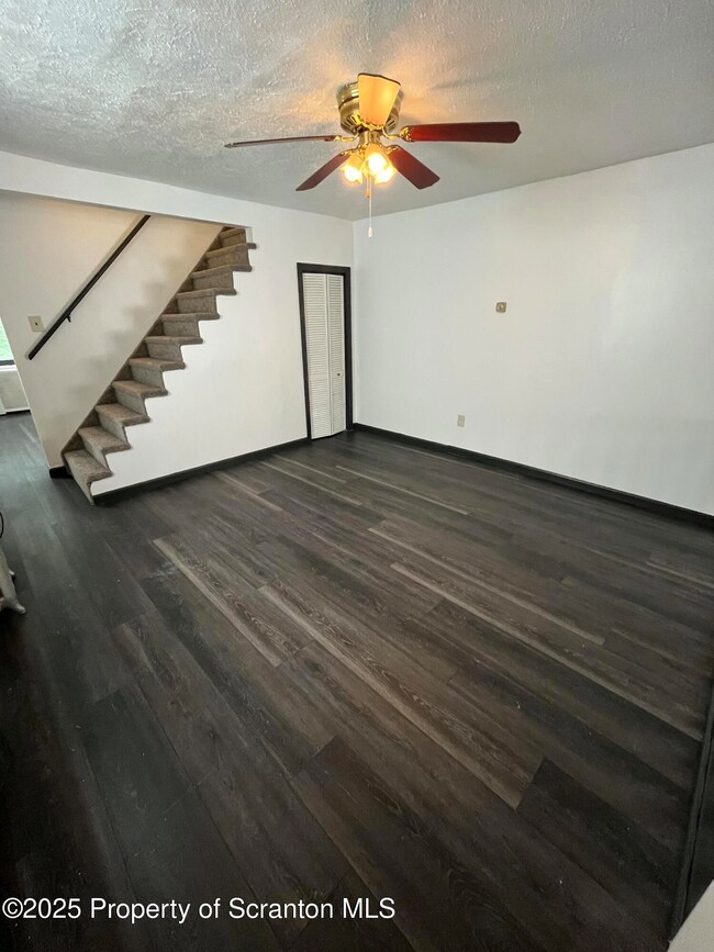 228 Union St unit Left, Taylor, PA 18517 - photo 2
