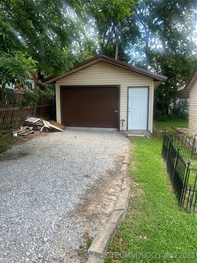 1025 N 5th St, McAlester, OK 74501 - photo 2