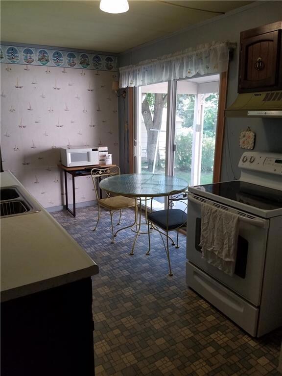 eat in kitchen