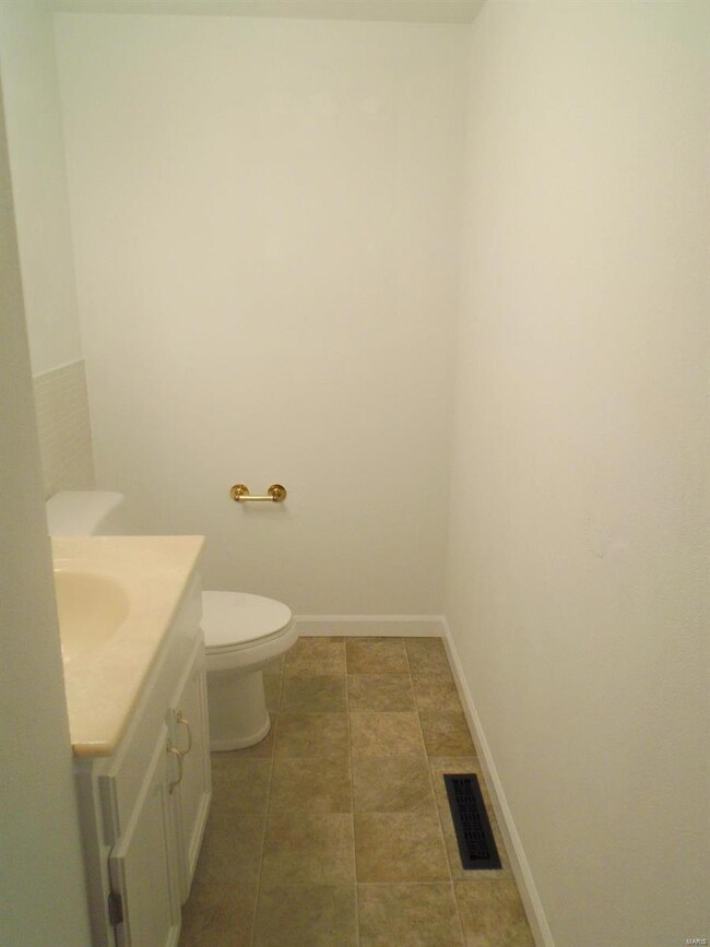 7 Sunset Dr unit B, Freeburg, IL 62243 - photo 4