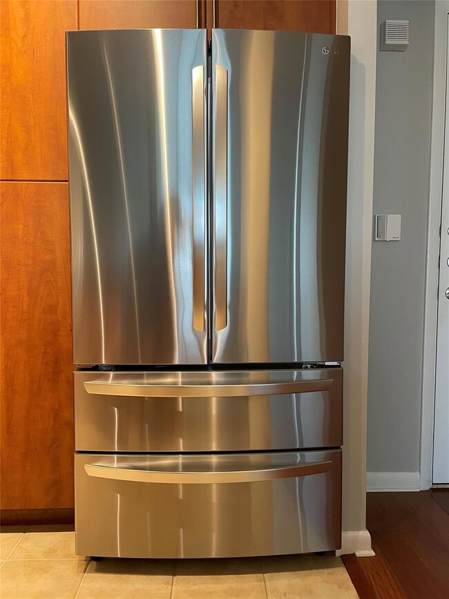 Kitchen view of freestanding refrigerator and bas