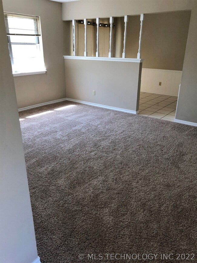 Living Area looking towards breakfast nook.
