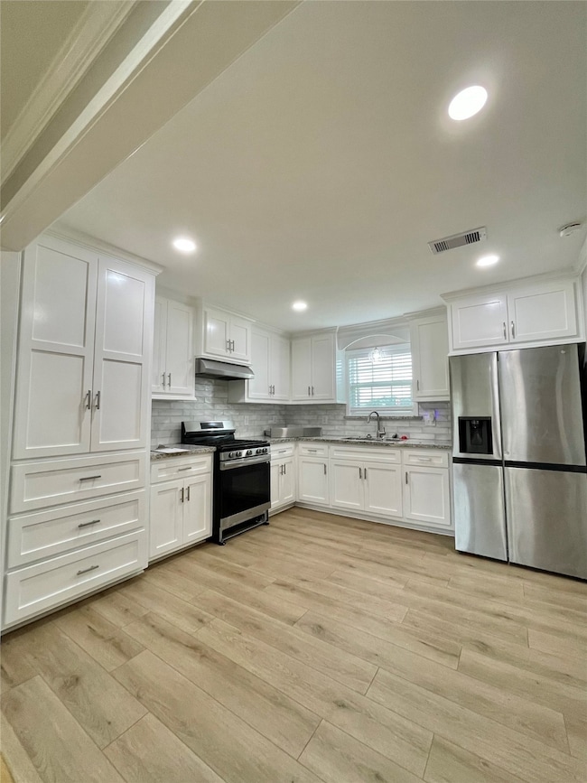 817 N Chenango St, Angleton, TX 77515 - photo 5