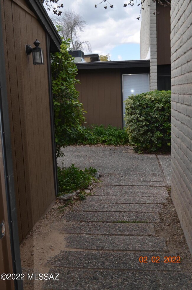 path to townhouse