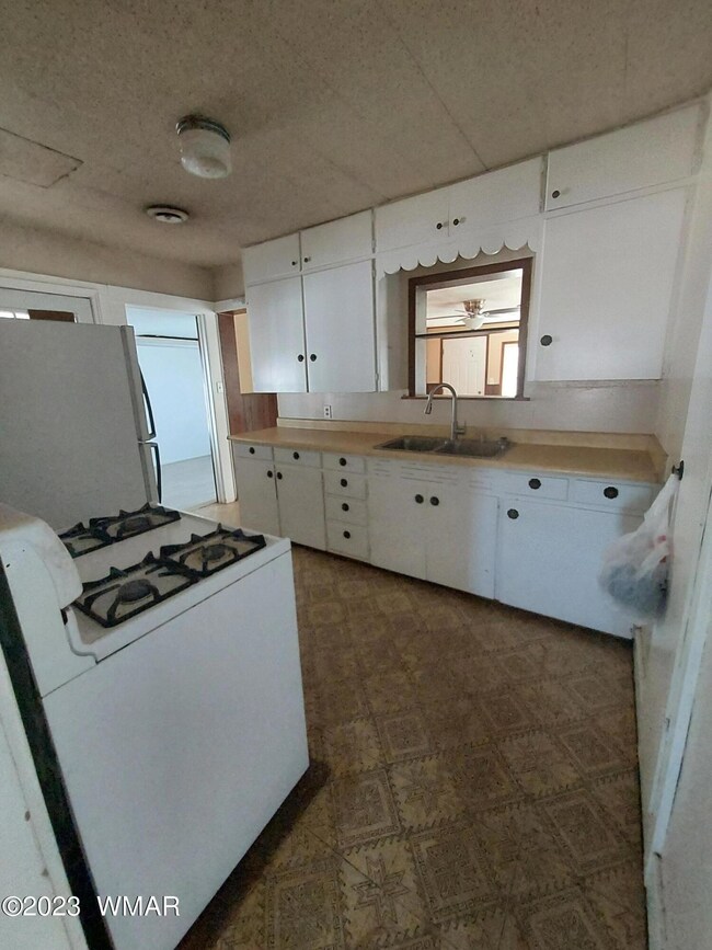 505 W Maple St, Winslow, AZ 86047 - photo 6