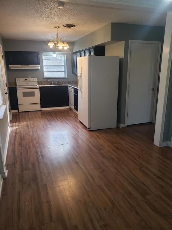 561 Lakeshore Dr, Ennis, TX 75119 - photo 2