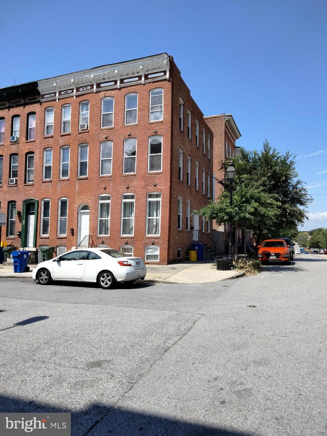 857 Hollins St, Baltimore, MD 21201 - photo 6