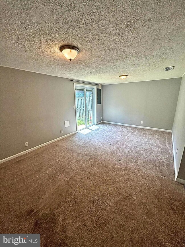 715 Acorn Ct, Warrenton, VA 20186 - photo 2