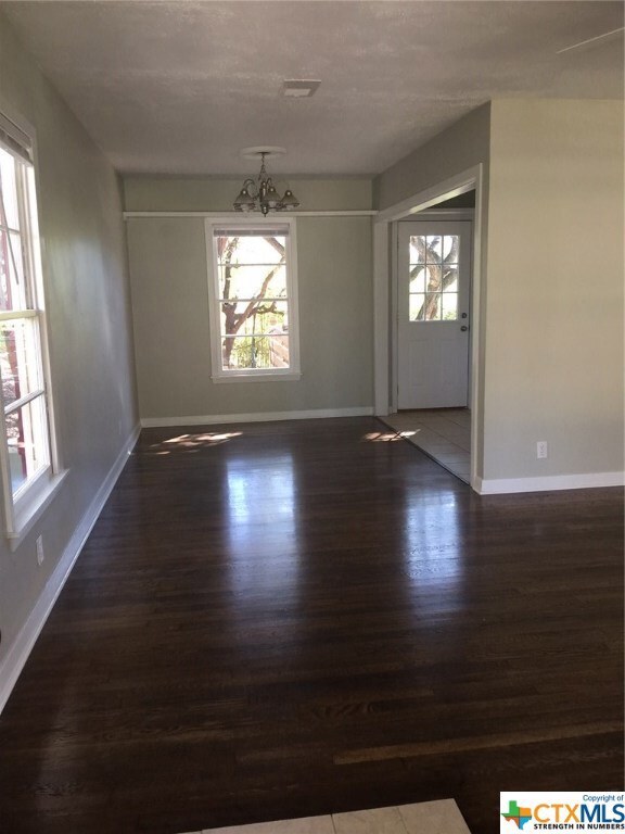 138 E Hillcrest Dr, San Marcos, TX 78666 - photo 3